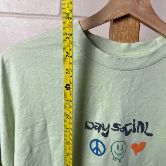 Asos Design Medium Day Social AOP Green Graphic T-shirt - Picture 4 of 5